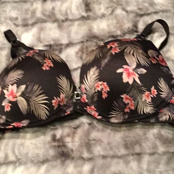 Victoria Secret Bra - Picture 1 of 2